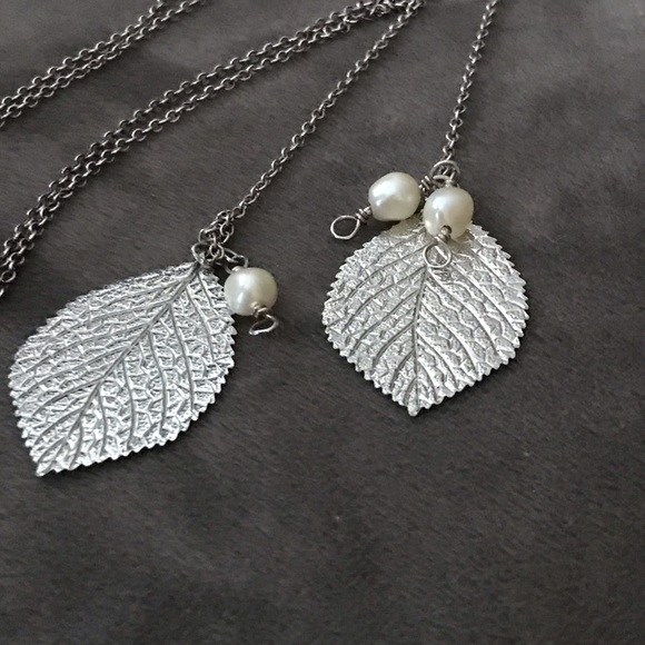 CLOSET CLEAR OUT!! UNIQUE,ONE OF A KIND STERLING SILVER leaves & pearl necklace! - Picture 4 of 9